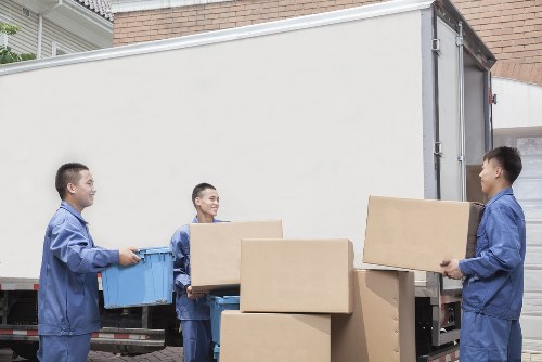 A local moving truck service supporting a house or office move in Beddington