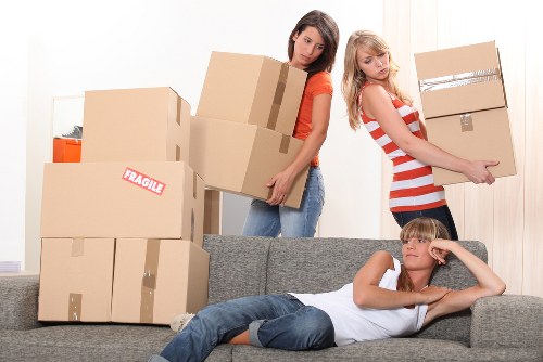Local moving truck suitable for flat and house removals in Beddington